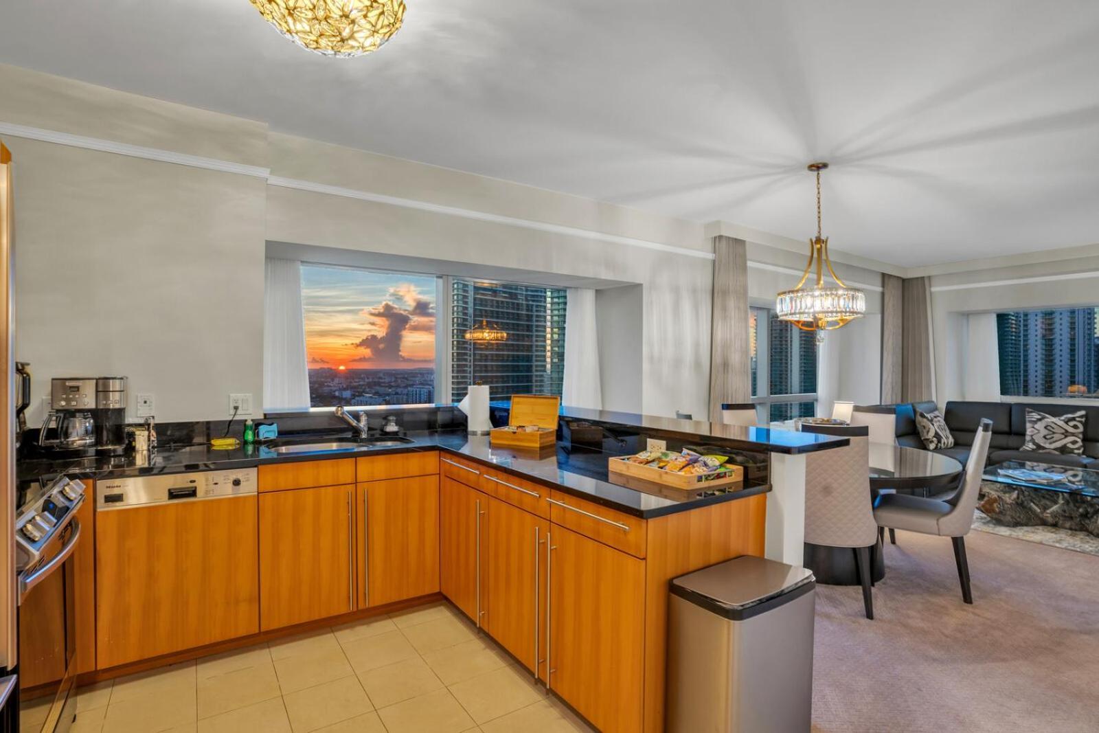 Spacious 2 Bedroom 2 Bath & Studio Suites In The Four Seasons Hotel Miami High Floors Phòng bức ảnh